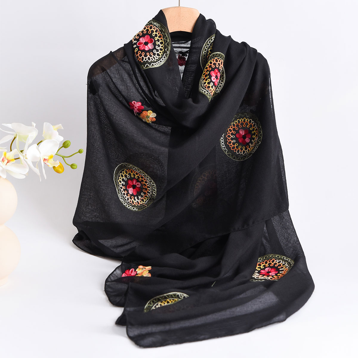 Embroidery Shawl - Sciarpa ricamata in cotone e lino
