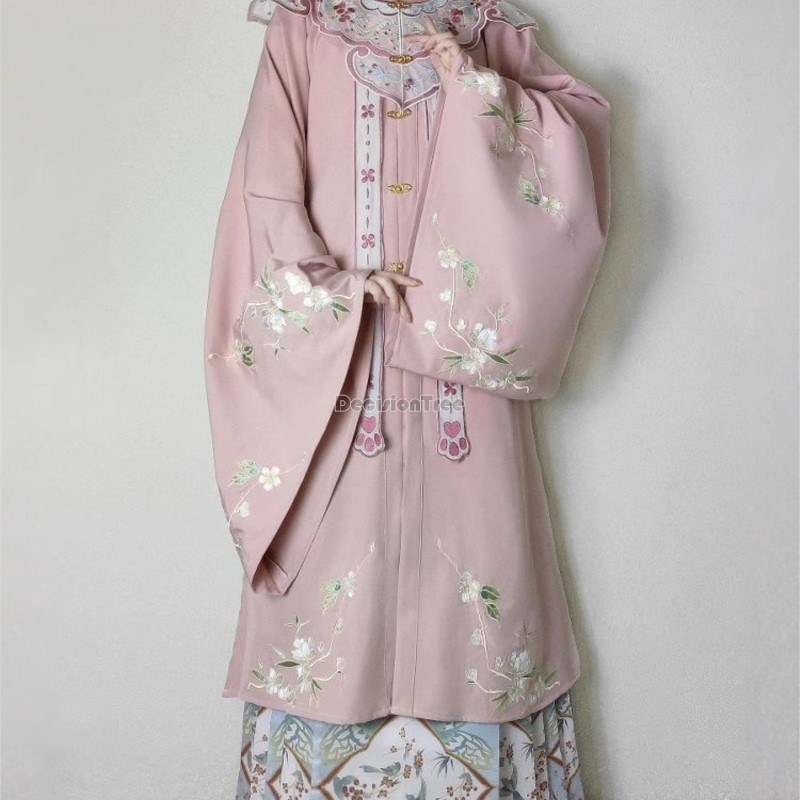 Set Hanfu ricamato in stile di - Embroidery Horse recensione e prezzo