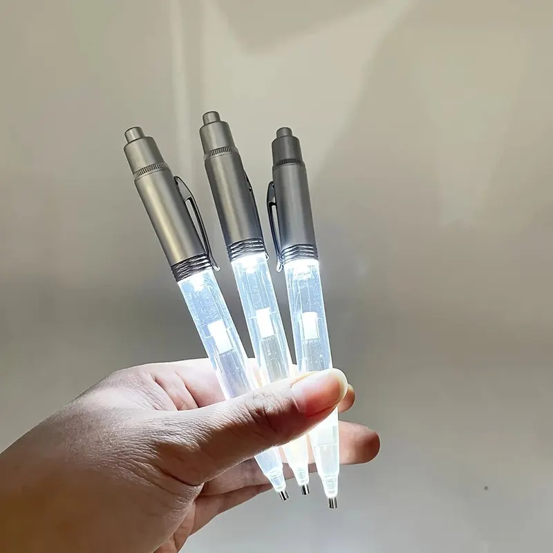 Penna LED per Diamond Painting - Embroidery Handicraft recensione e prezzo