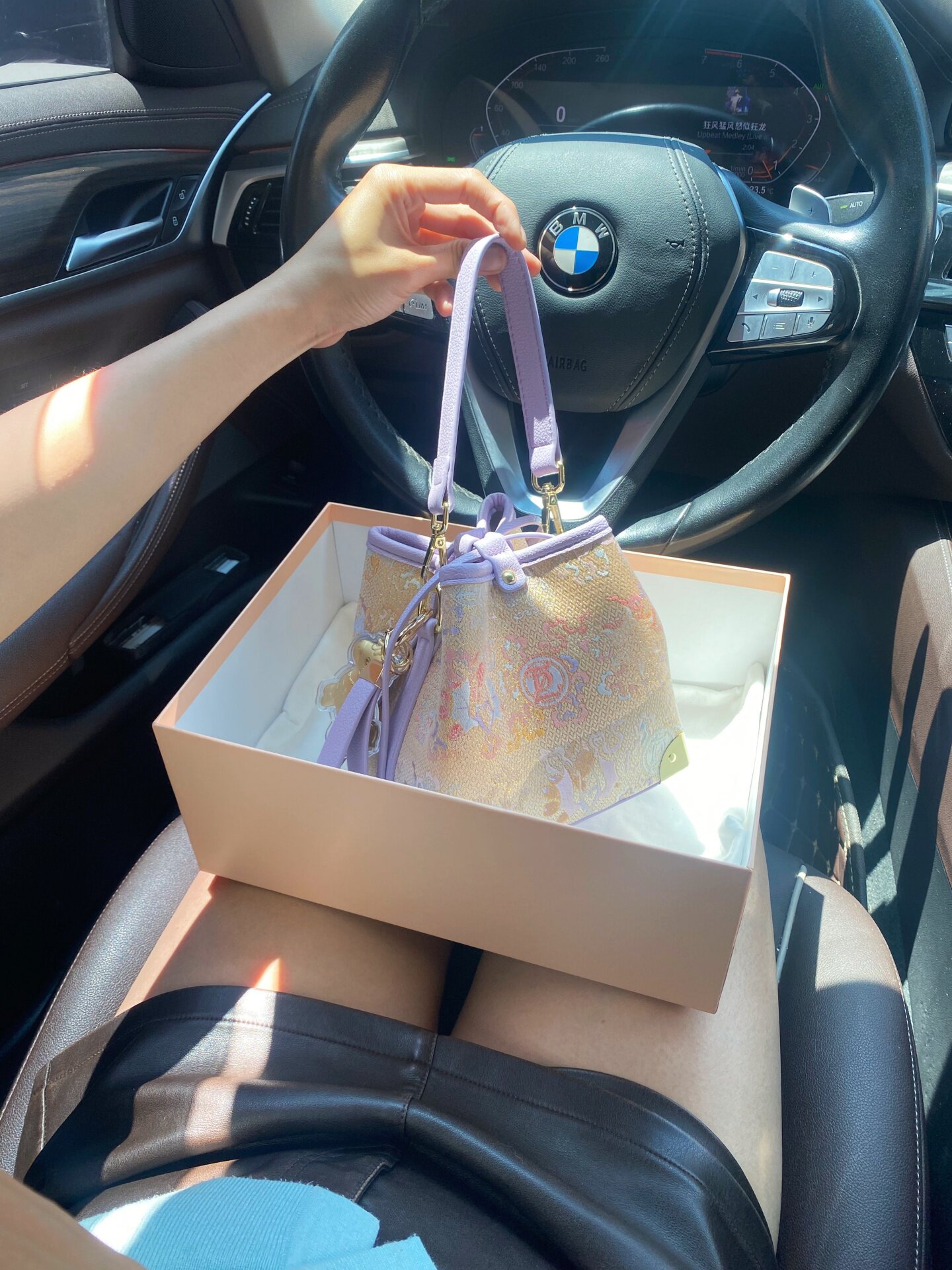 Borsa a Secchiello di Lusso e  - Embroidery Horse recensione e prezzo