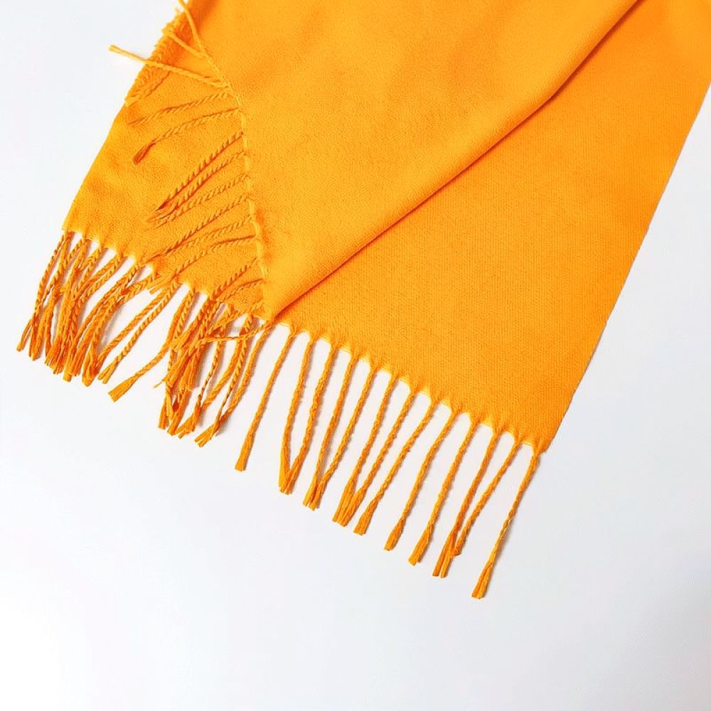 Sciarpa in raso giallo per il  - Embroidery Shawl recensione e prezzo