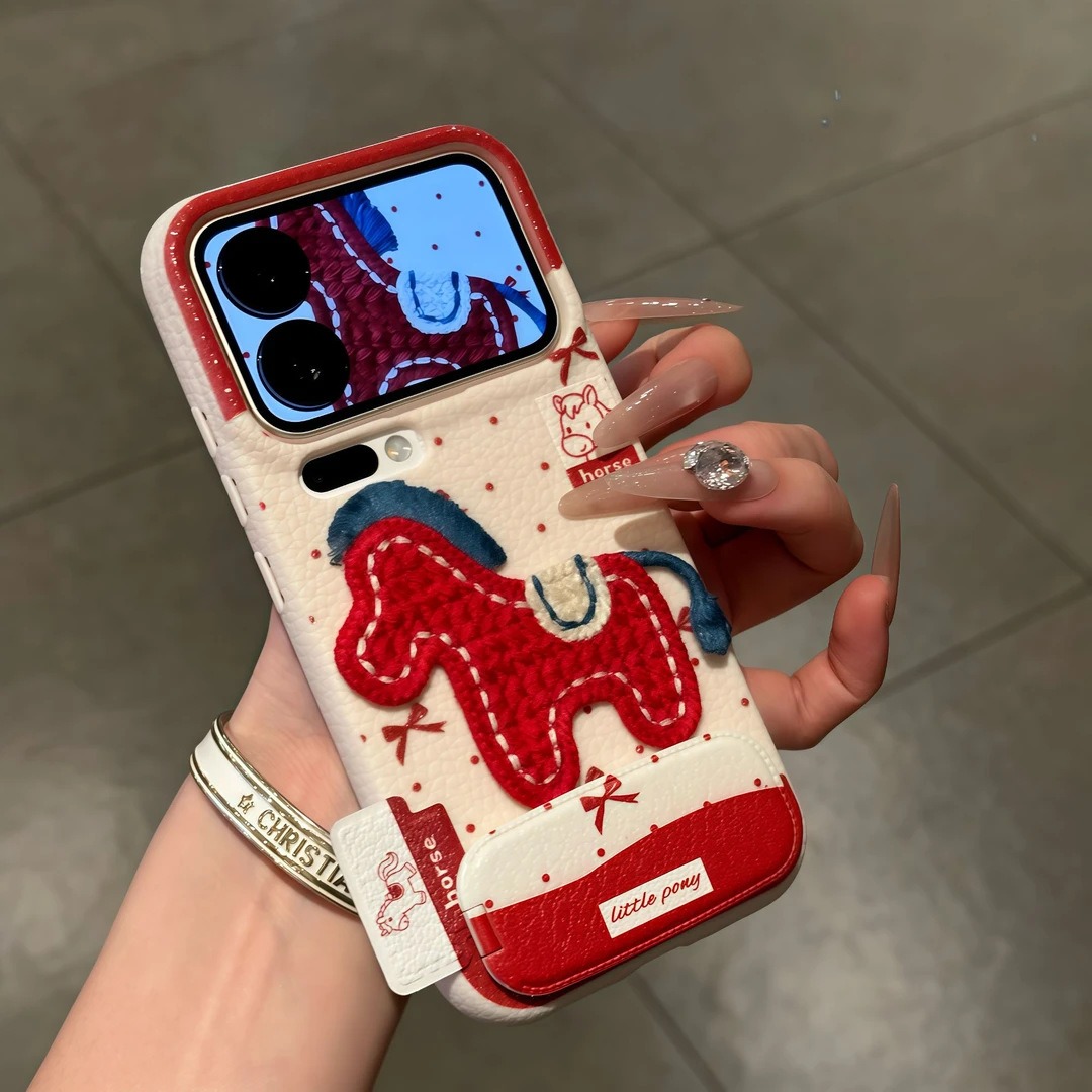 Custodia per telefono con cava - Embroidery Horse recensione e prezzo