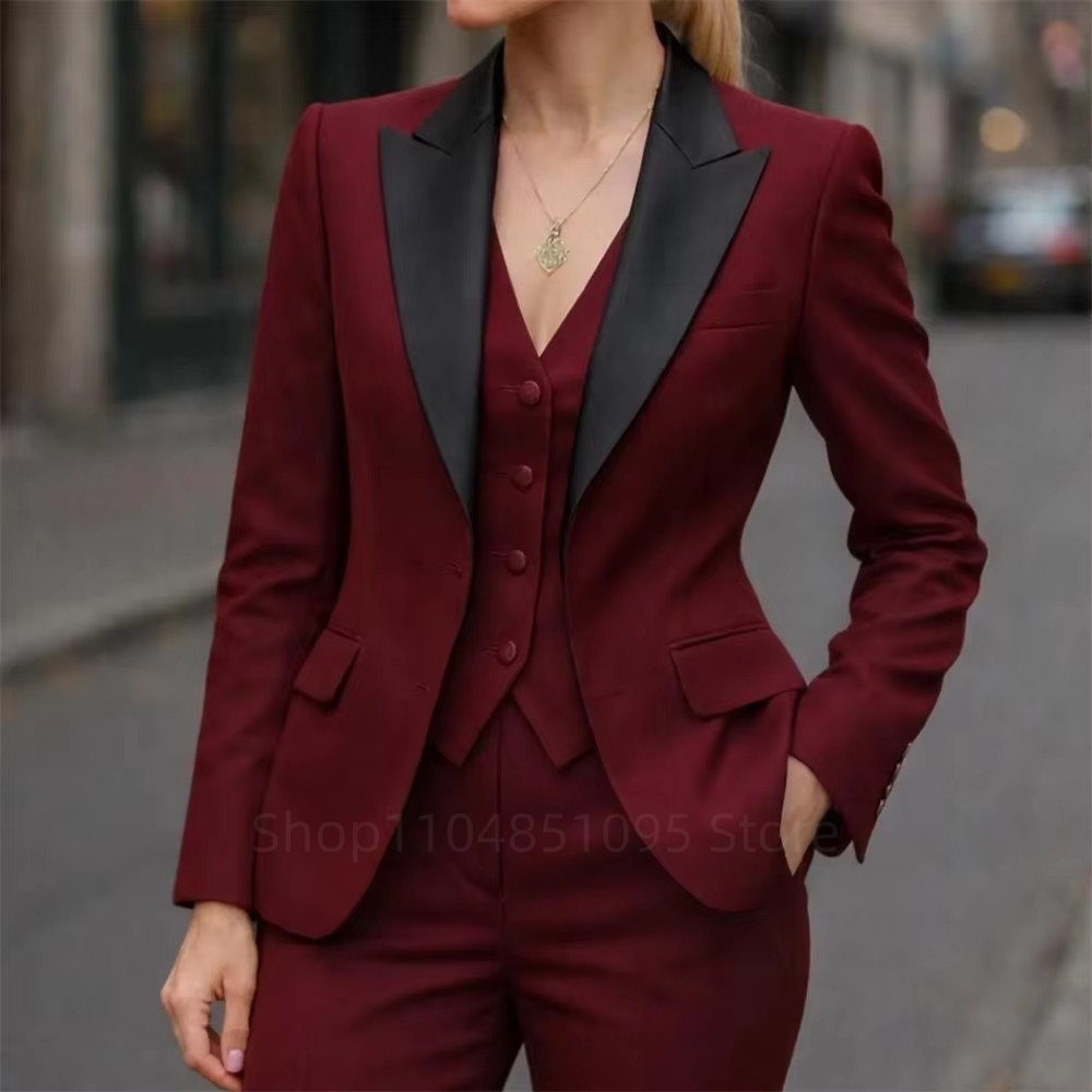 Completo da Donna Elegante: Bl - Embroidery Online recensione e prezzo