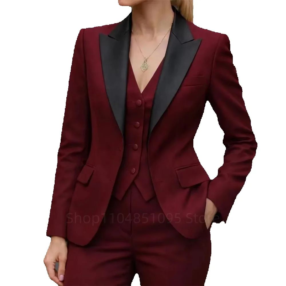Completo da Donna Elegante: Bl - Embroidery Online recensione e prezzo